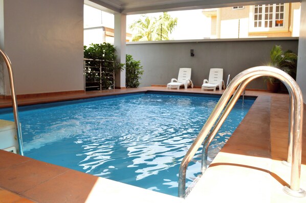 حمّام سباحة خارجي