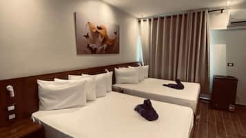 Phòng đôi hoặc 2 giường đơn Deluxe, quang cảnh thành phố | Phòng cách âm, bàn ủi/dụng cụ ủi quần áo