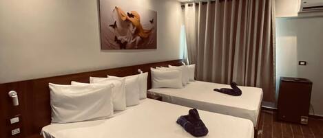Chambre Deluxe Double ou avec lits jumeaux, vue ville | Chambres insonorisées, fer et planche à repasser, Wi-Fi gratuit