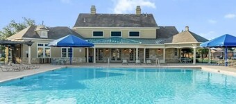 Spacious clean Quiet Room in shared New House in Anna with 2 baths in house