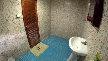 Basic Cottage, Beach View | Bathroom