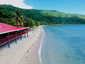 1 bedroom, bed sheets - Korovou Eco Lodge (Naviti Island)