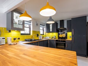 Fridge, microwave, oven, dishwasher - Cosy flat next to the seafront - Pass the Keys (Southend-on-Sea)