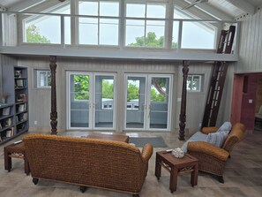 المنشأة من الداخل