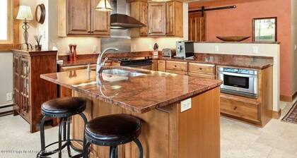 Snowmass Club Condo - Stunning Views!