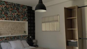 5 habitaciones, tabla de planchar con plancha y cuna de viaje