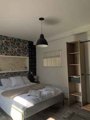 5 camere, ferro/asse da stiro, culla da viaggio, Wi-Fi gratuito