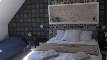 5 slaapkamers, een strijkplank/strijkijzer, reisbedje, gratis wifi