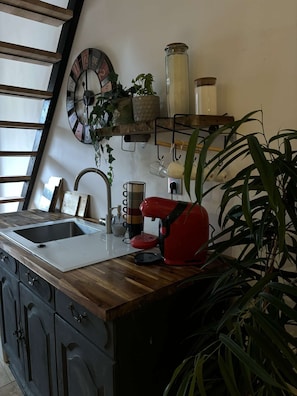 Fridge, microwave, oven, stovetop - Villa La Rocaille Balneo&Spas (Villampuy)