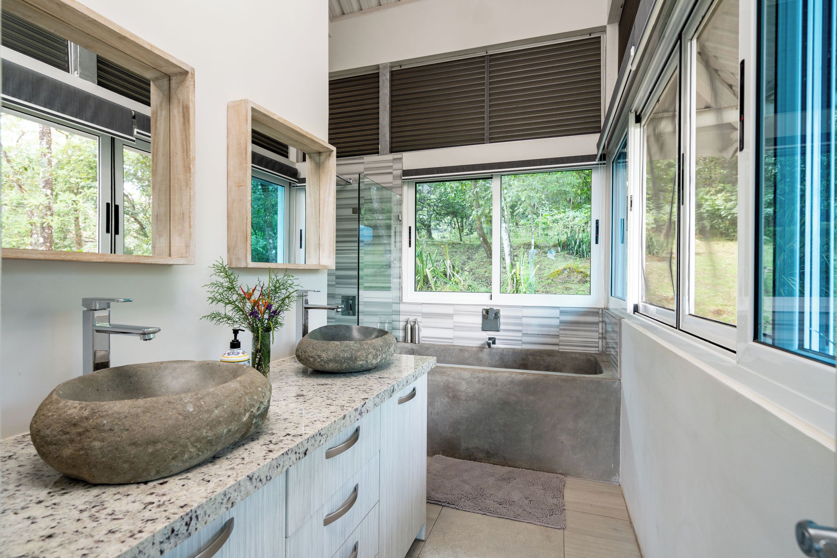 Deluxe Suite, Mountain View | Bathroom | Separate bathtub and shower, towels, soap, shampoo