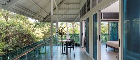 Suite supérieure, vue sur le jardin | Terrasse/patio