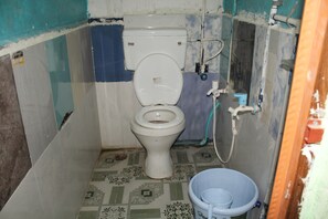 Dusj, håndklær, såpe og sjampo