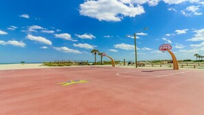 Sports court - Ocean Lakes A9 – Huge Decks, Swings, and the Beach Just Steps Away! (Myrtle Beach)