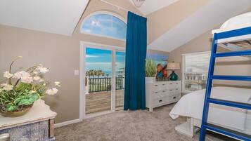 5 bedrooms, iron/ironing board, WiFi, bed sheets