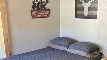 1 bedroom, iron/ironing board, free WiFi, bed sheets