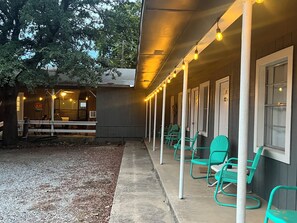 Terrace/patio - Reel Em Inn: Cozy, Clean, 1 Mile from Lake Texoma! Perfect for Weekend Getaways  (Mead)