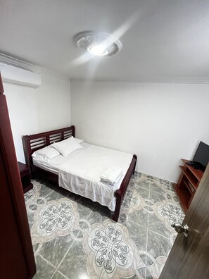 3 dormitorios, tabla de planchar con plancha, wifi y ropa de cama