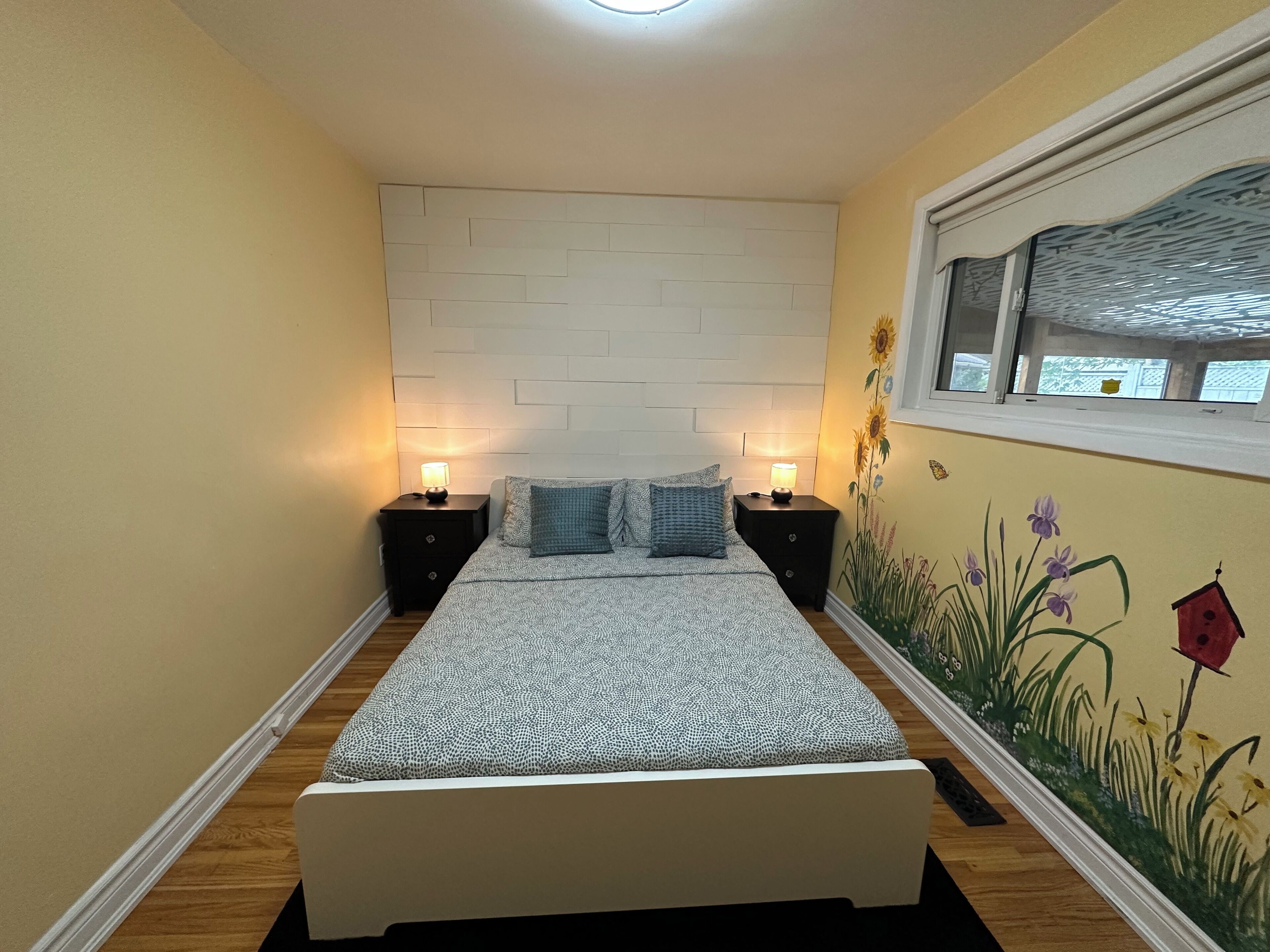 4 bedrooms, desk, WiFi, bed sheets