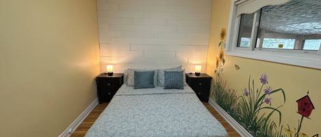 4 bedrooms, desk, WiFi, bed sheets