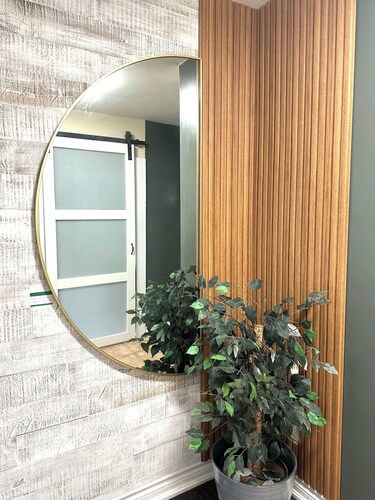 Main floor city living with nature+30 minutes from downtown