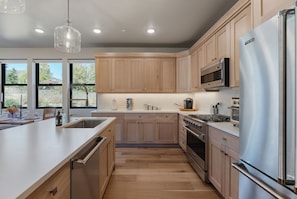 Fridge, microwave, oven, stovetop - Deer Valley East near Jordanelle Lake & Ski Lift - 3 King Beds! (Daniel)