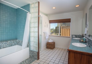Shower, bidet, towels, toilet paper