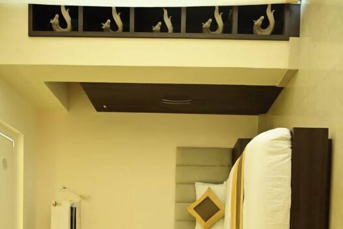 Family Room, Multiple Beds | Minibar, free WiFi, bed sheets