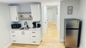 Fridge, microwave, stovetop, coffee/tea maker - Cozy Suite in a serene area, near Magnetic Hill and the Casino (Moncton)