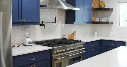 Newly Remodeled Farmhouse, 12 minute walk to campus. 3bd 3ba with bonus room