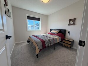 4 bedrooms, in-room safe, desk, WiFi