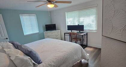 Gulfside Getaway - Newly renovated waterfront 3-bedroom w/dock in Port Richey