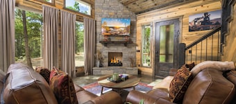 Train Station Cabin - Sleeps 10 - Arcade - Hot Tub, Outdoor Fun & EV Plug
