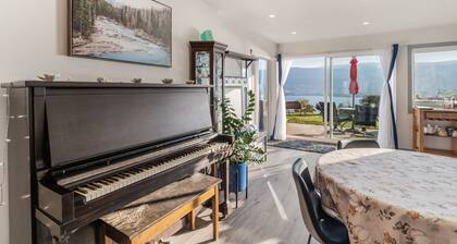 Panoramic Summerland Lake View Studio w/ Hot Tub