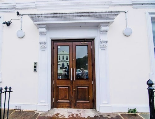 Modern Fully Equipped Loft Studio  MAIDSTONE *CITY CENTRE*