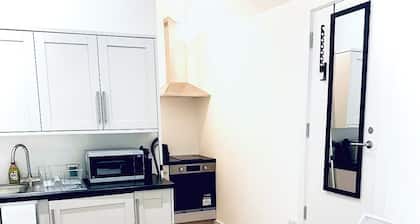 Modern Fully Equipped Loft Studio MAIDSTONE *CITY CENTRE*