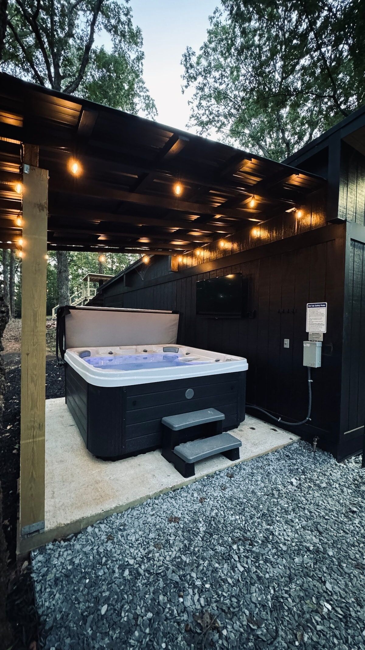 Outdoor spa tub