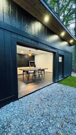 Outdoor dining - Best Outdoor Escape for Families in GA Mountains (Cleveland)