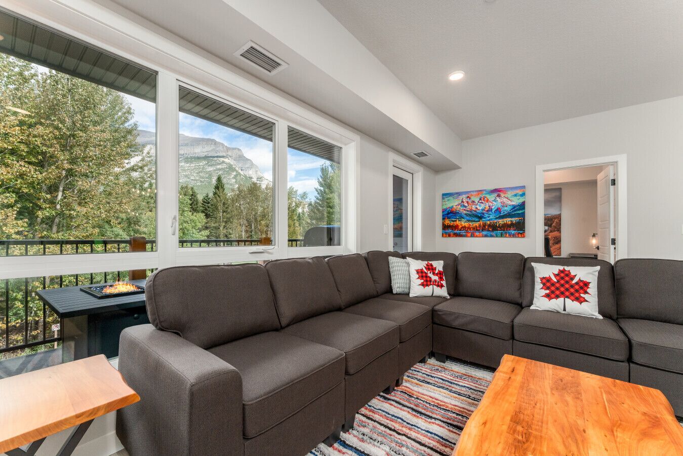 Smart TV, fireplace, table tennis, music library