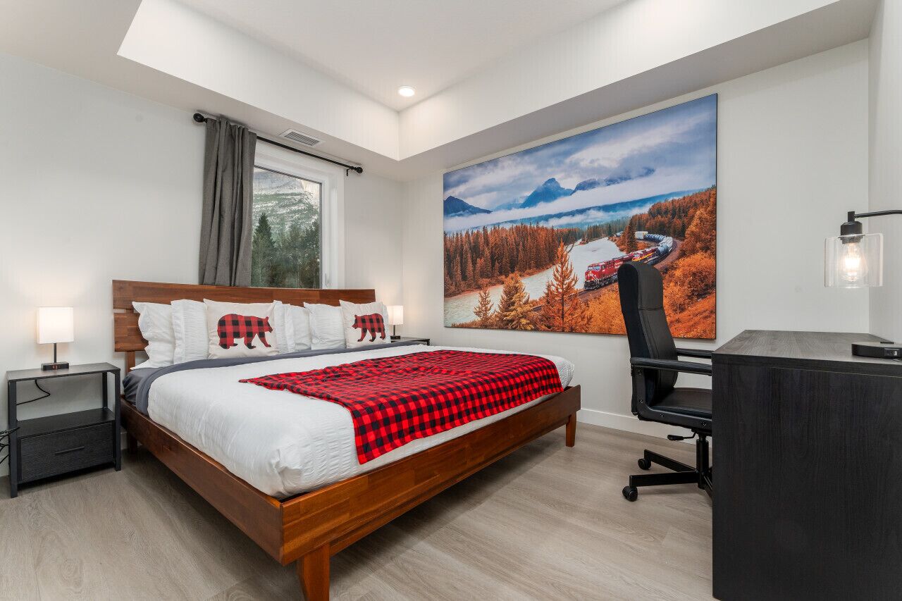 3 bedrooms, desk, iron/ironing board, travel cot