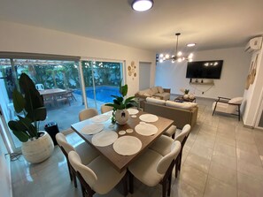 Dining - Beautiful beach house with private pool in Cerritos Mazatlan for up to 12 people. (Mazatlán)