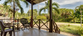 Affordable 2BR Casita with Prime Roadside Location