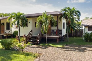 Exterior - Affordable 2BR Casita with Prime Roadside Location (Placencia)