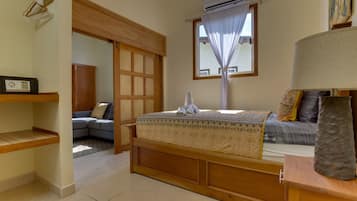 4 bedrooms, iron/ironing board, free WiFi, bed sheets