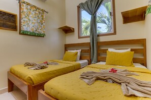 4 bedrooms, iron/ironing board, free WiFi, bed sheets
