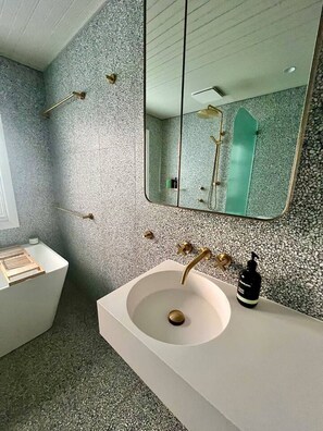 Hair dryer - Ayla Cottage - Cosy Escape, Pet Friendly (Blackheath)