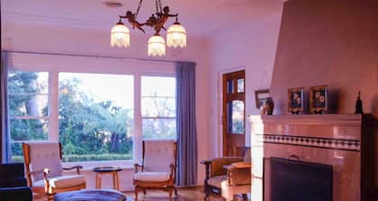 Sublime Art Deco Cottage: Leura, Blue Mountains