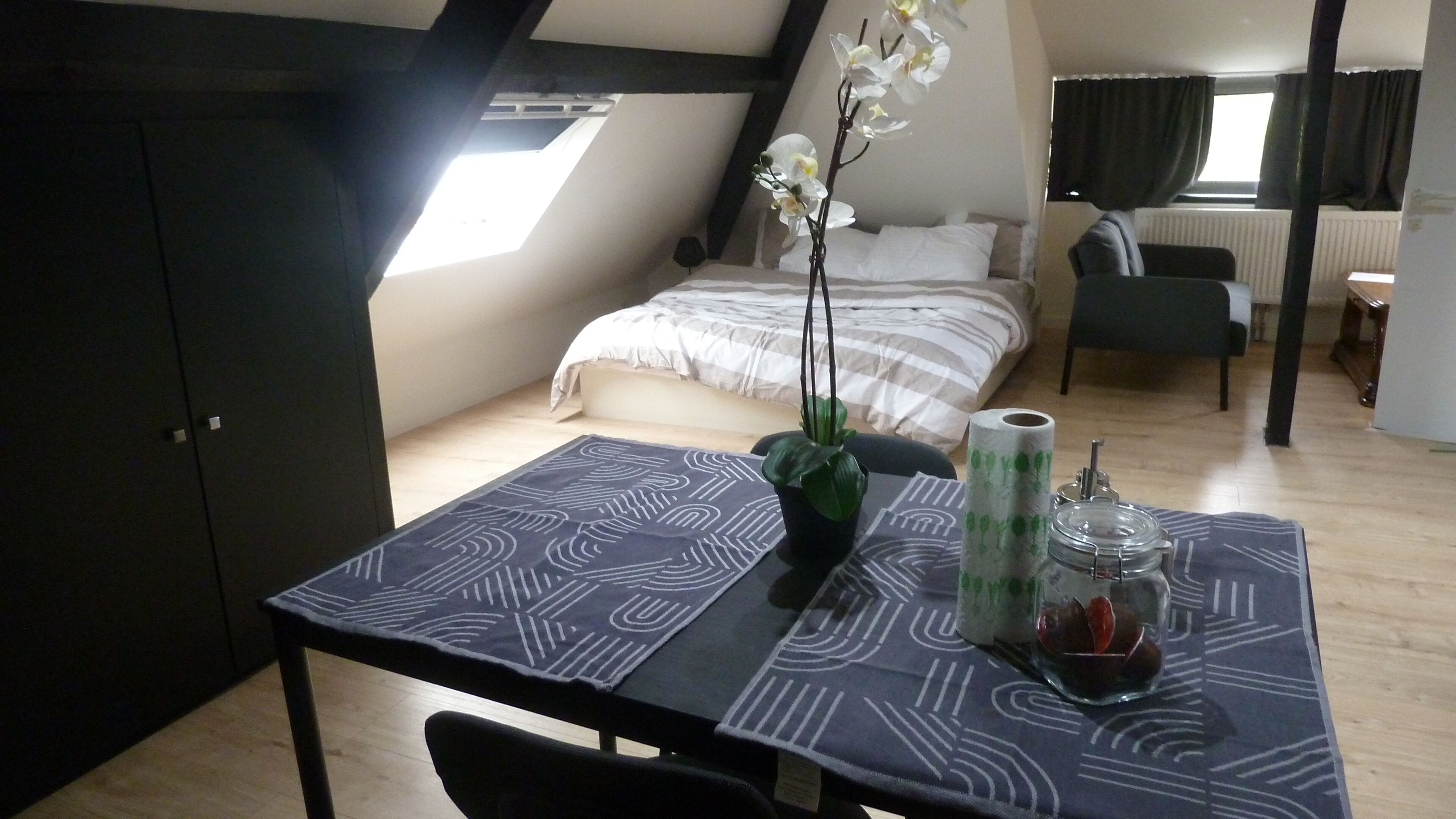 1 chambre, fer et planche à repasser, Wi-Fi, draps fournis