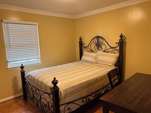 3 bedrooms, desk, iron/ironing board, free WiFi