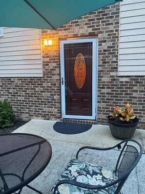 Property grounds - 3-B rooms 5 beds & 2 BR Spacious House 1 mile from downtown with 2 free parking. (Silver Spring)