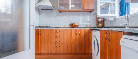 Fridge, stovetop, dishwasher, coffee/tea maker